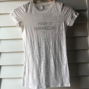 Sporty and zen fitted yoga t-shirt